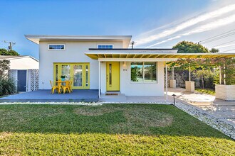 374 Maddock St in West Palm Beach, FL - Building Photo - Building Photo