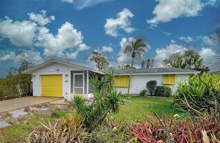 1165 S Oxford Dr in Englewood, FL - Building Photo