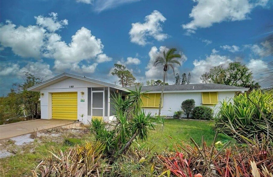 1165 S Oxford Dr in Englewood, FL - Building Photo