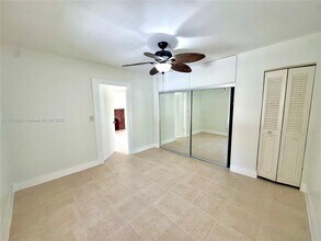 869 SW 4th St-Unit -Front in Miami, FL - Building Photo - Building Photo