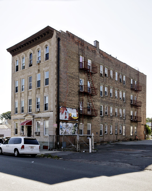 240 E 3rd St in Mount Vernon, NY - Building Photo - Building Photo