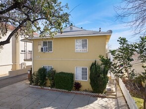 268 E Providencia Ave in Burbank, CA - Foto de edificio - Building Photo