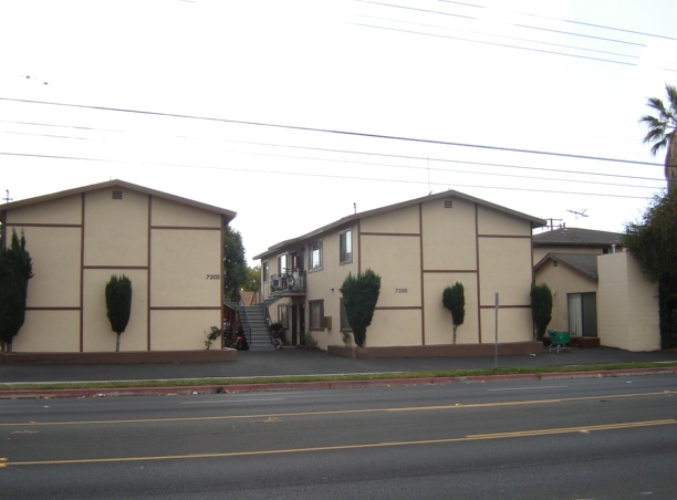 7192-7200 Cerritos Ave in Stanton, CA - Building Photo