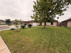 13 E Pine Creek in Alamo, TX - Building Photo - Building Photo