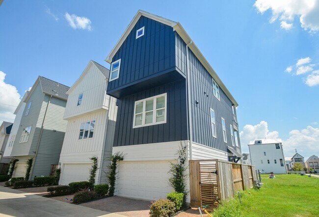 8745 Park Kolbe Ln in Houston, TX - Building Photo - Building Photo
