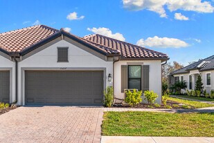 15657 Gavello St in Naples, FL - Building Photo