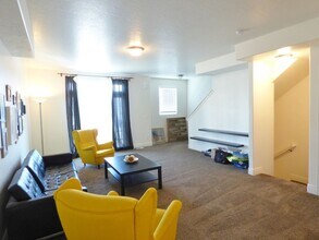 27 E 8330 S in Sandy, UT - Building Photo - Building Photo