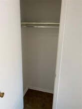 2406 Broken Oak Dr in Austin, TX - Building Photo - Building Photo
