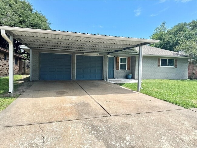 1126 E Dartmouth Ln in Deer Park, TX - Building Photo - Building Photo