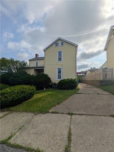 property at 725 Chartiers St