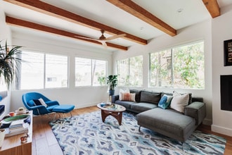 100 S Venice Blvd in Los Angeles, CA - Foto de edificio - Building Photo