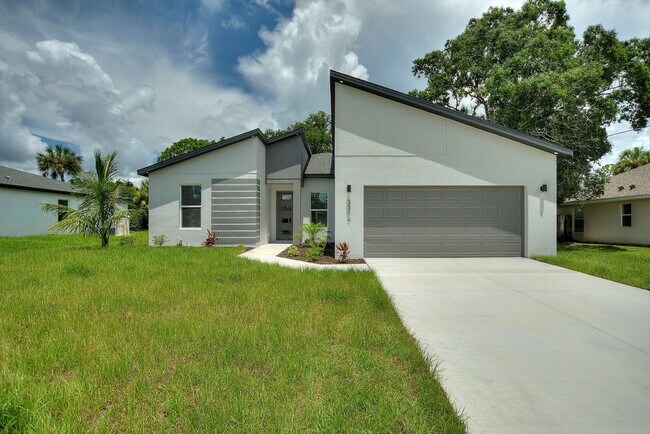 3310 Traverse Ave in North Port, FL - Building Photo - Building Photo