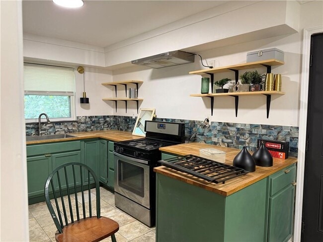 property at 2352 Englewood Dr