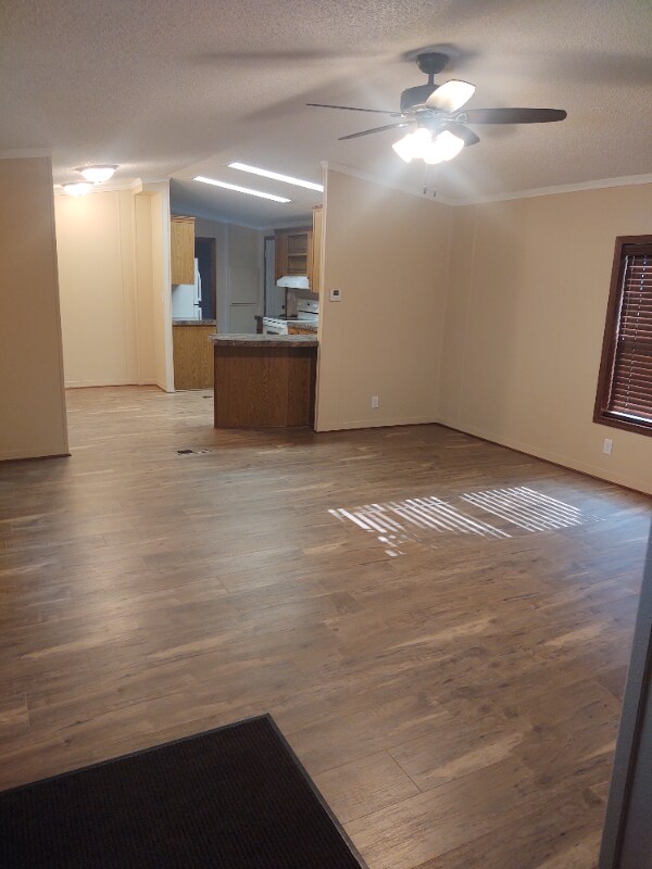 911 West Ave in Webster City, IA - Foto de edificio - Building Photo