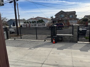 5 W 4th St in Santa Ana, CA - Building Photo - Building Photo