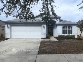 1106 Barclay Wood Dr in Ruskin, FL - Building Photo