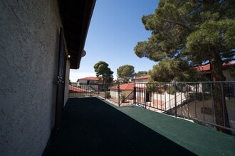 5282 S Maryland Pky, Unit D in Las Vegas, NV - Building Photo - Building Photo