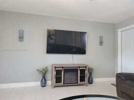 2560 NE 8th Ter in Pompano Beach, FL - Building Photo