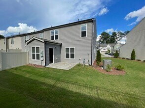 1015 Saffron Lp in Durham, NC - Building Photo - Building Photo
