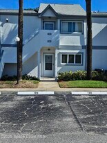 136 Beach Park Ln in Cape Canaveral, FL - Building Photo