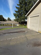 8168 SW Shenandoah Way in Tualatin, OR - Foto de edificio - Building Photo