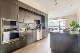 17 Anndale Dr in Toronto, ON - Building Photo - Building Photo