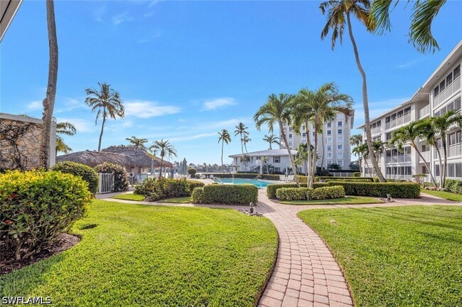 property at 2800 Gulf Shore Blvd N
