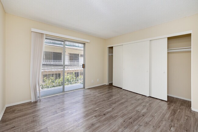 Irolostar Apartments in Los Angeles, CA - Foto de edificio - Interior Photo