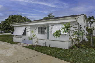 5601 Arthur St in Hollywood, FL - Building Photo - Building Photo