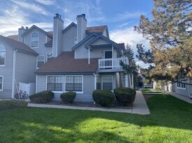 8321 S Upham Way in Littleton, CO - Building Photo