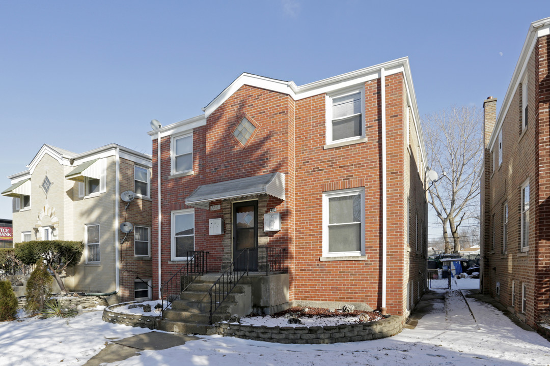 2233 N Harlem Ave in Chicago, IL - Building Photo