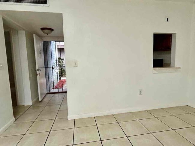 719 SW 75th St-Unit -102 in Gainesville, FL - Building Photo - Building Photo