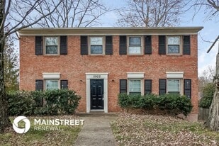 5902 Stone Bluff Rd in Louisville, KY - Building Photo