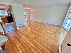 986 Sherbrook Cir in Somerdale, NJ - Building Photo - Building Photo