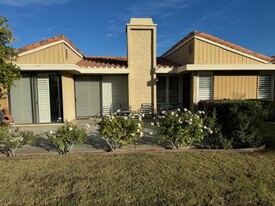 39725 Burton Dr in Rancho Mirage, CA - Foto de edificio - Building Photo