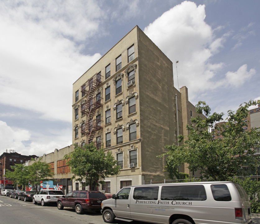 207-209 E 105th St in New York, NY - Building Photo