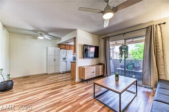 7200 W Pirates Cove Rd in Las Vegas, NV - Building Photo - Building Photo