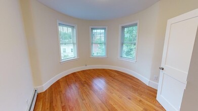 672 Washington St, Unit 5 in Brookline, MA - Building Photo - Building Photo
