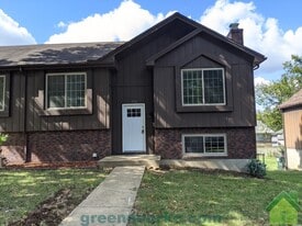 9132 W 78th St in Overland Park, KS - Building Photo