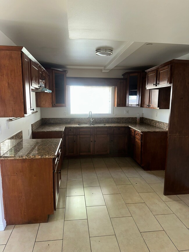 1334 W 103rd St, Unit 1336 W 103rd St