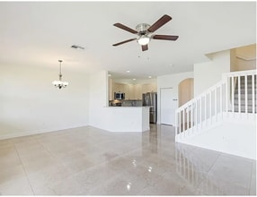 7029 Ambrosia Ln in Naples, FL - Foto de edificio - Building Photo