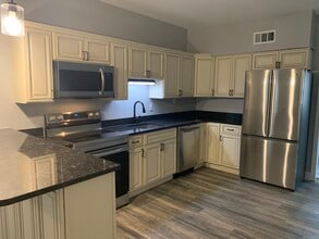 2129 Crittenden Dr in Louisville, KY - Building Photo - Building Photo