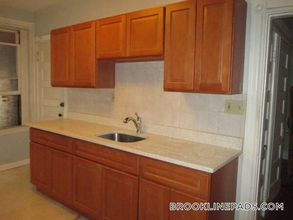 1887 Beacon St, Unit 1 in Brookline, MA - Building Photo - Building Photo