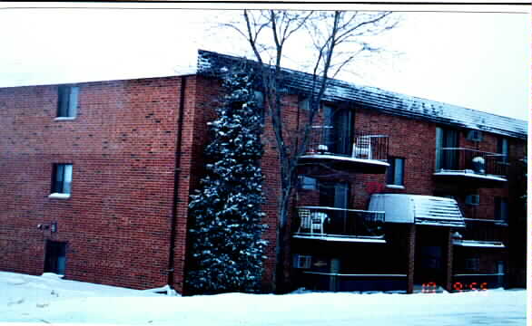 751 Grand Ave in Addison, IL - Foto de edificio