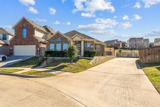 2300 Janna Way in Carrollton, TX - Foto de edificio - Building Photo