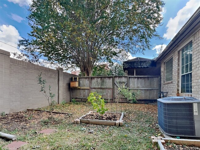 1127 Enclave Square E