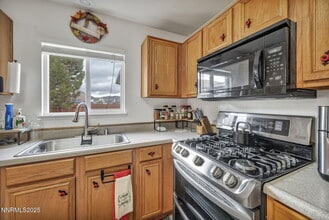 17795 Oakview Ct in Reno, NV - Building Photo - Building Photo