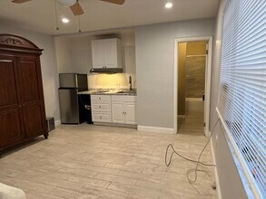 6820 Scott St in Hollywood, FL - Building Photo - Building Photo