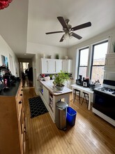 2457 N Drake Ave, Unit Juan in Chicago, IL - Building Photo - Building Photo