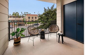 1358 N Fairfax Ave in West Hollywood, CA - Building Photo - Building Photo